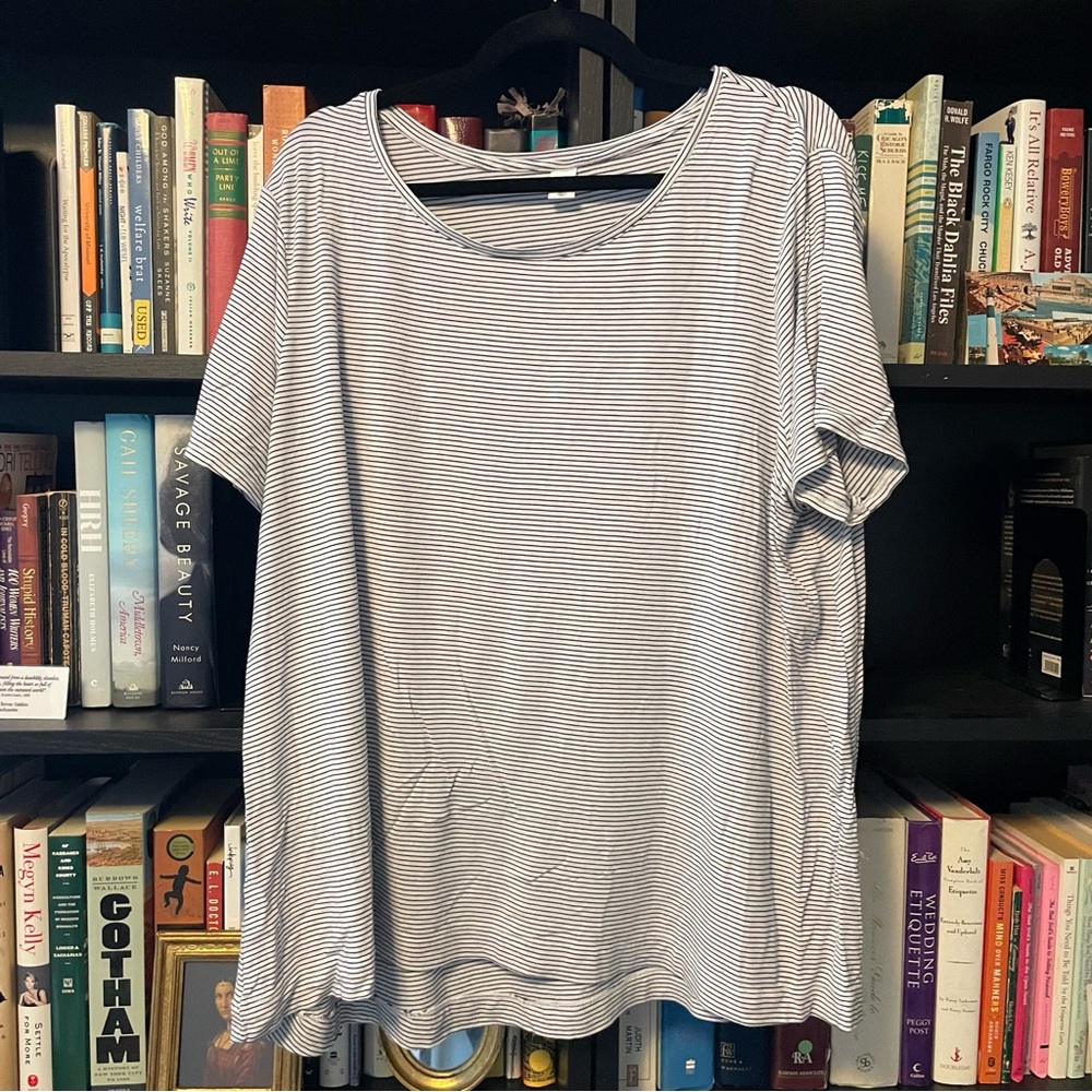XXL Old Navy Luxe Black and White Striped Tee